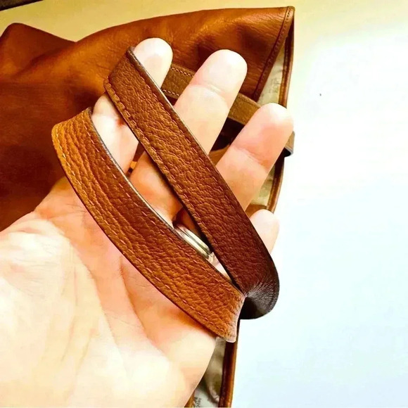 Micheal Kors Large Leather Tote - Picture 13 of 14